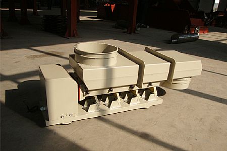 Vibrating conveyor with electromagnetic drive